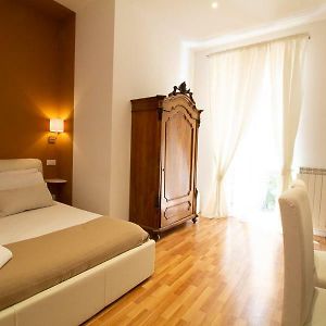 Camera con letto king size